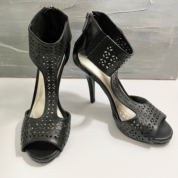 Madeline girl Shoes - Madeline Girl Black Heels Size 5.5